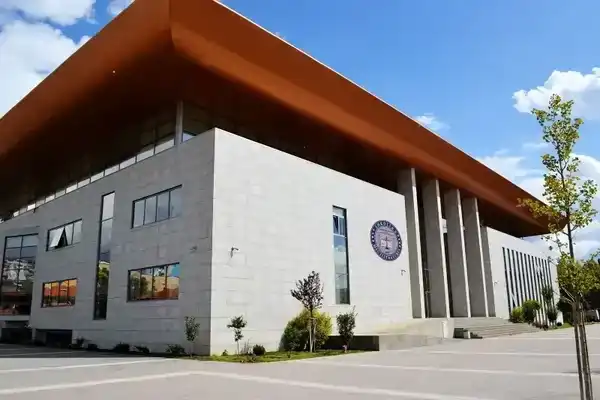 13.07.2026 - NJOFTIM MBI SHPALLJEN E FITUESVE PËR LËVIZJE PARALELE - Sekretar shkencor/Redaktor letrar